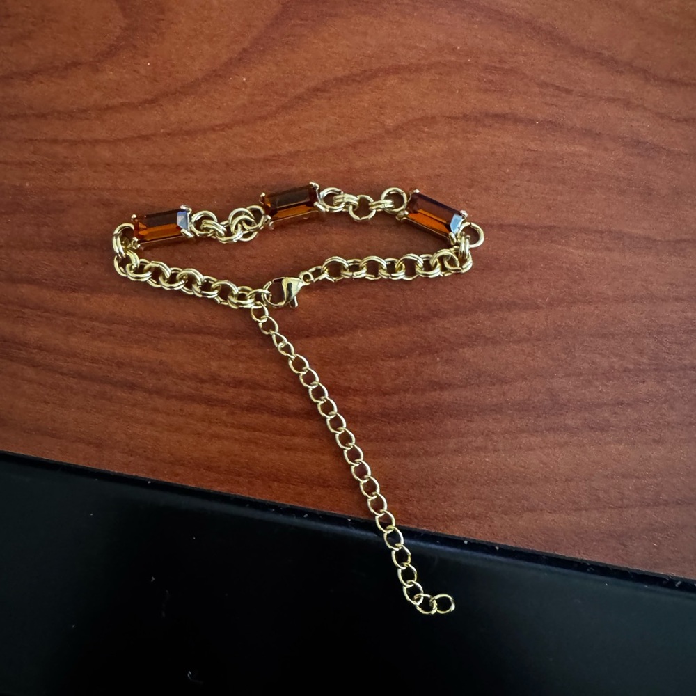 Elegant Gold Bracelet with Brown Accents